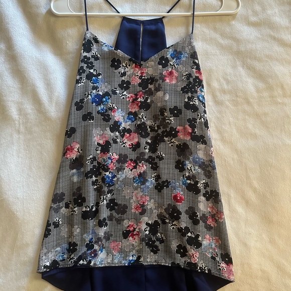 Express tops, 5 tops in this bundle - Picture 6 of 7